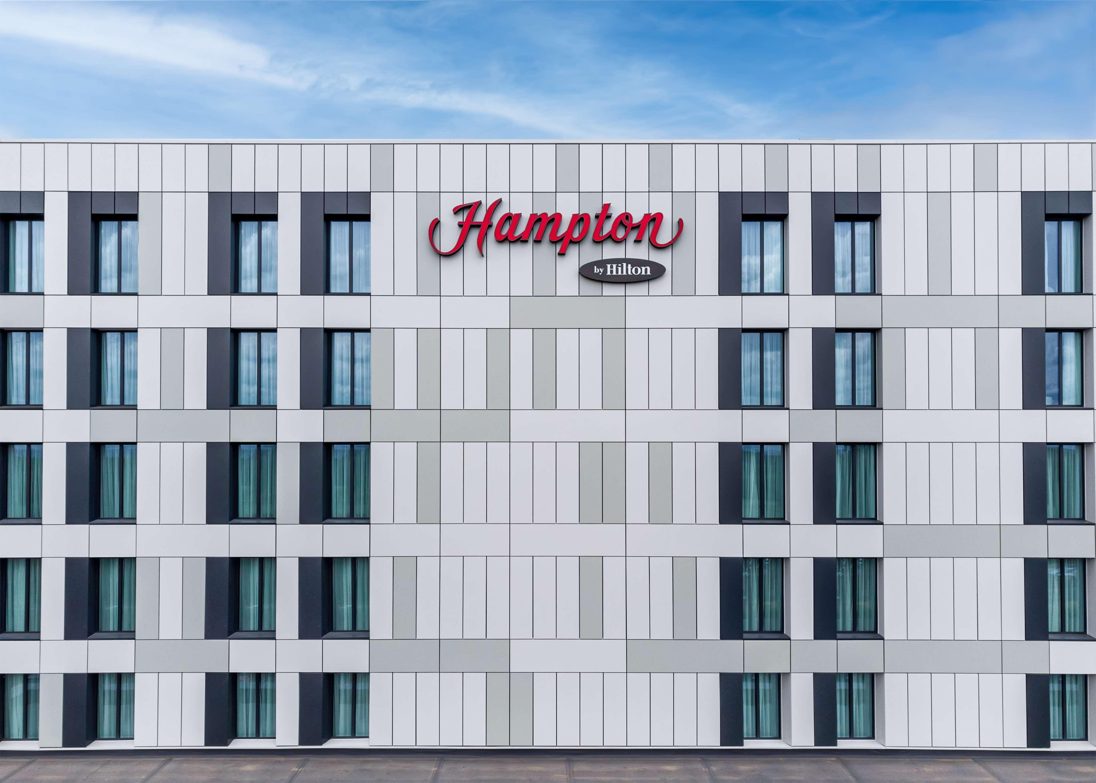 Hampton By Hilton High Wycombe Hotel Exterior foto