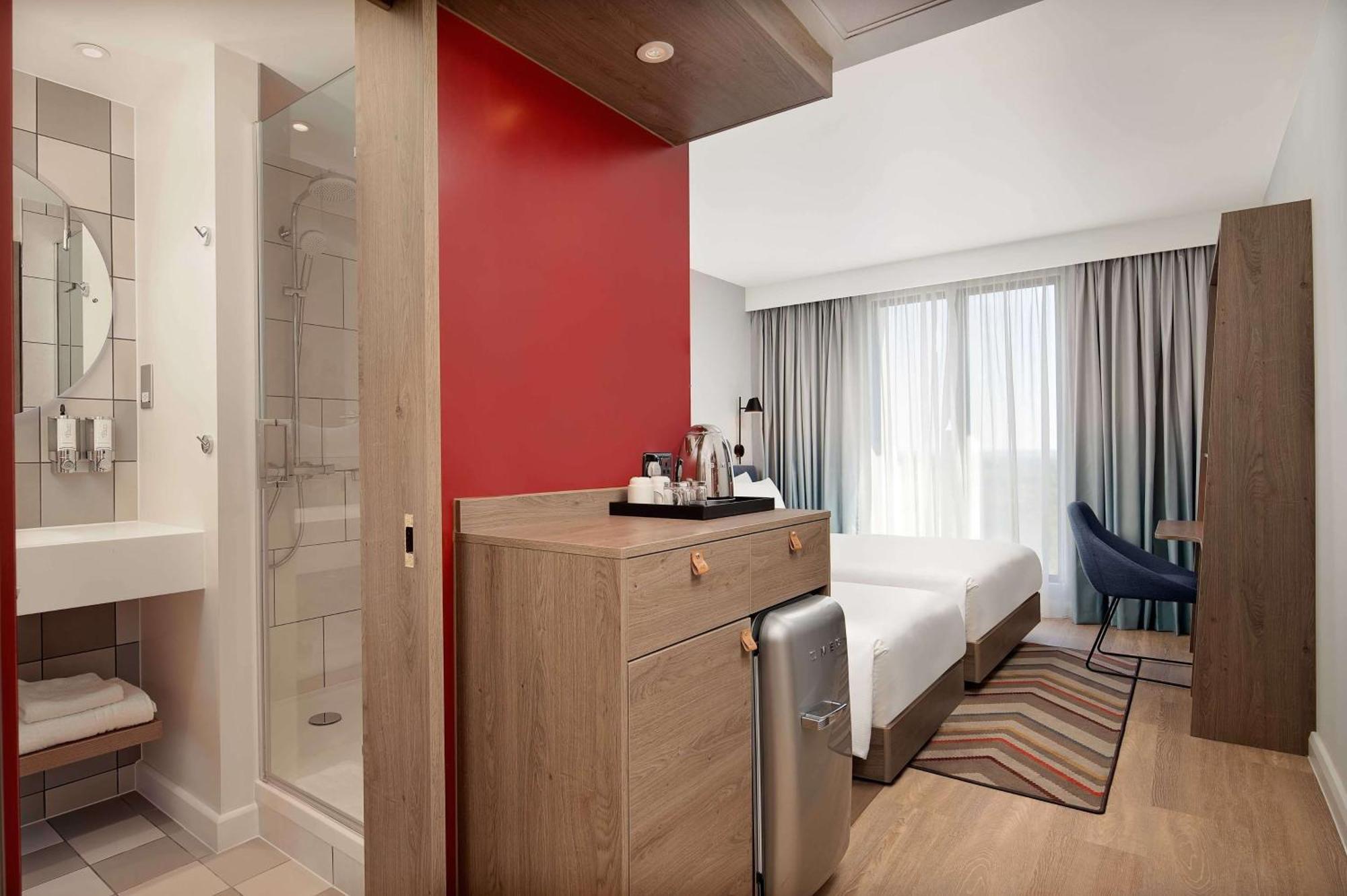 Hampton By Hilton High Wycombe Hotel Exterior foto